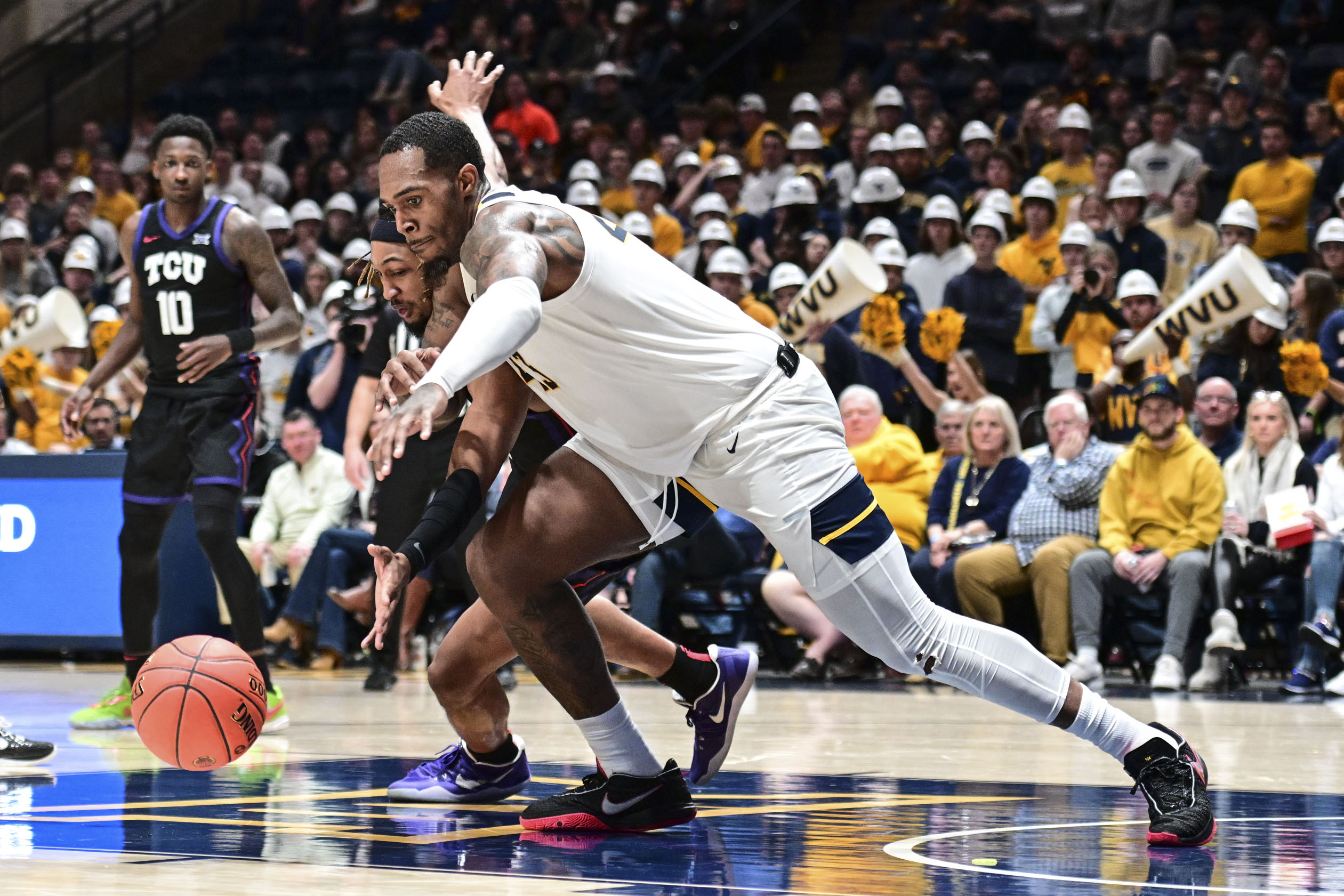 How text messages and salmon led to an interesting game for WVU forward Jimmy Bell Jr.